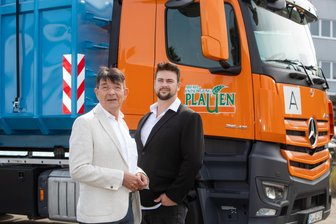 Die Plauener Abfallentsorgung bekommt einen neuen Chef - Straßenbahnchef Karsten Treiber und Michael Wagner, zukünftiger Chef der Abfallentsorgung.