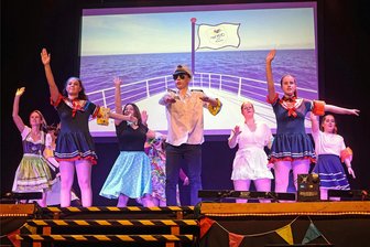 Die Plauener Narren vom Wemaer Karneval Club legen bei feuchtfröhlicher Faschings-Party zu einer Kreuzfahrt ab - Eine Seefahrt, die ist lustig: Die Besatzung der „MS WKC“ war am Samstag im Haus Vogtland auf einer feuchtfröhlichen Faschings-Kreuzfahrt über die Weltmeere unterwegs.