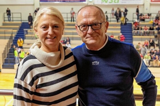 Die Präsidentin redet Klartext: Ohne neue Halle geht der BSV - Seit vier Jahren steht Sylvia Wössner als Präsidentin an der Spitze des BSV Sachsen Zwickau. Viel Unterstützung für ihr ehrenamtliches Engagement erhält die 54-Jährige von Ehemann Klaus, der auch selbst zum großen Fan der Handballerinnen geworden ist. 