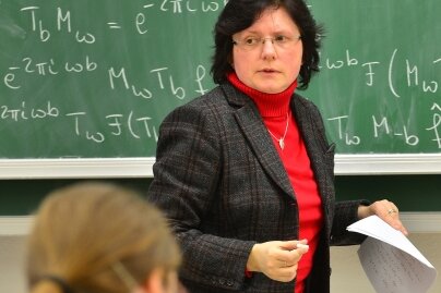 Die Professorin - Swanhild Bernstein, erste Mathematik-Professorin in Freiberg: Mathematiker lesen nicht vor, sondern schreiben an. 