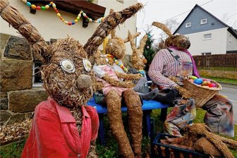 Die Reichenbacher Osterfans laden wieder ein - Osterhasen gibt es in Reichenbach derzeit an vielen Stellen. 