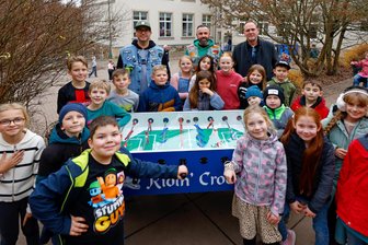 Die „Ridin’Crocs“ beschenken Schulen in Oberlungwitz, Lugau und Hohndorf - Am Freitagnachmittag wurde der Tischkicker für die Humboldt-Grundschule übergeben.