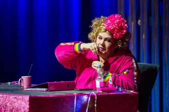 Die Rückkehr der Cindy aus Marzahn: Zu oft probiert, zu oft gescheitert? - Volle Ladung Pink: Cindy aus Marzahn in der Stadthalle Chemnitz.