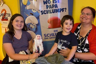 Die Schlümpfe machen Mittweidas Filmbühne zum Besuchermagneten - Nicole und ihre Kinder Julia und Jonas genießen die familiäre Atmosphäre der Filmbühne.