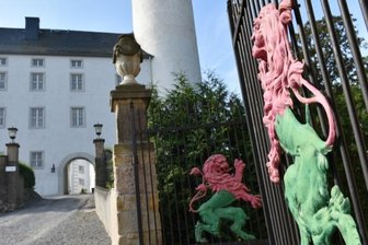 Die Schönbergs rufen zum 113. Familientreffen - Das Schönbergsche Familienwappen findet sich auch heute noch am Schloss Purschenstein in Neuhausen. Der Herrensitz gehörte etwa ab der zweiten Hälfte des 14. Jahrhunderts bis 1945 der Familie von Schönberg. Am Samstag ist es im Besitz einer niederländischen Familie, die es als Hotel führt.