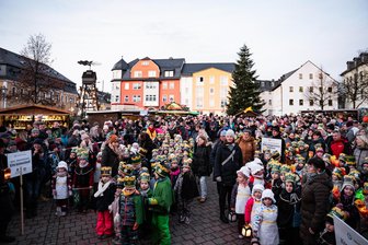 Die schönsten Bilder vom zweiten Advents-Wochenende in der Region Freiberg/Flöha - Die Kinder-Bergparade in Brand-Erbisdorf hat am Freitag fast 200 Mädchen und Jungen vereint.