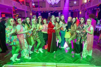 Die schönsten Bilder von der Faschingsparty im Tivoli Freiberg: Hippies, Glamour, Funkenmariechen - 