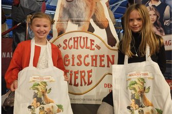 „Die Schule der magischen Tiere 4“ begeistert Fans in Chemnitz - Lara und Helene (rechts) sind beide 9 Jahre alt und echte Fans der magischen Tiere.