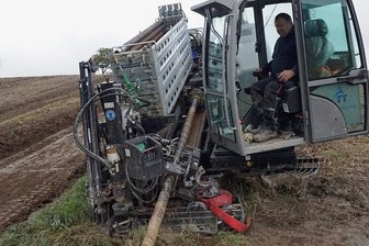 Die Siedlung Birkenhäuser bei Schöneck bekommt eine Trinkwasserleitung - Bis 26. November dauern die Arbeiten.