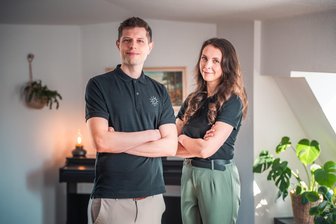 Die Sieger des Gründerpreises: Wenn Sternstunden Schule machen - Saskia Rhiza und Robert Reuther, Chefs und Inhaber der 45Minuten GmbH in Dresden, sind „Sachsens Start-up des Jahres 2025“.