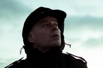 Die Sonne Sachsens - Skeptisch, aber mit Blick deutlich nach oben: der Chemnitzer Trettmann geht im deutschen Musikgeschäft einen eigenen Weg.