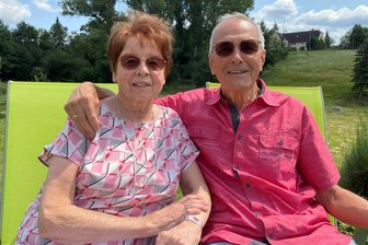 Die Sonne scheint so schön in Lunzenau: Wie zur Hochzeit vor 60 Jahren - Ilona und Frank Endmann aus dem Lunzenauer Ortsteil Berthelsdorf haben am 25. Juli 1964 geheiratet. Am Donnerstag konnten sie damit Diamantene Hochzeit feiern.