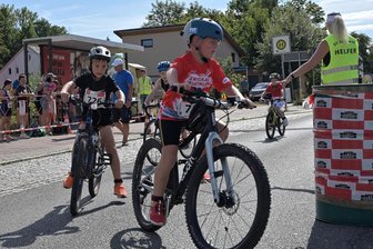 Die Sonne strahlt zum Jubiläum des Zwickau Triathlons - Die Strecken beim Zwickau Triathlon bieten sowohl für Kinder als auch Einsteiger sowie erfahrene Athleten jedes Jahr wieder ein abwechslungsreiches Programm. Foto: Ralf Wendland
