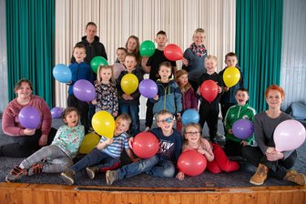 Die Sperken-Kids legen in Oelsnitz los: Neuer Treff soll Angebotslücke schließen - Anja Olbrich (vorne rechts) organisiert mit Helfern in Oelsnitz den neuen Kinder-Treff Sperken-Kids.
