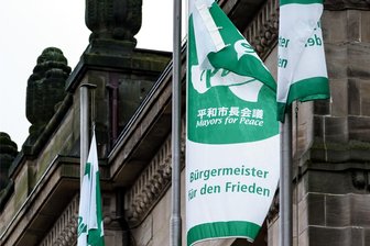 Die Stadt Reichenbach tritt dem Bündnis Mayors for Peace bei - Flaggen des Bündnisses Mayors for Peace, wie hier in Kiel, könnten bald auch in Reichenbach wehen.