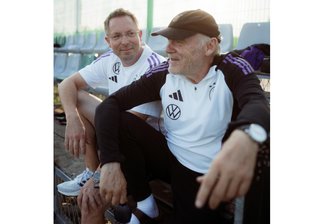 Die Stars von morgen gehen durch seine Hände: Plauener fährt wieder zur U-21-Europameisterschaft - Sebastian Köhler (links) an der Seite von Trainerlegende Hermann Gerland.