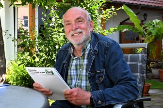 Die Stimme der Lehrer aus Lunzenau: „Heute fehlt fast eine ganze Generation an den Schulen“ - Jens Weichelt in seinem Garten in Lunzenau. Er erhält nun den Verdienstorden des Freistaats.