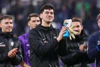 Die Stimmen nach dem 4:0-Heimsieg des FC Erzgebirge Aue: „Können uns bei Louis Lord bedanken“ - Louis Lord wurde nach dem Spiel von der Mannschaft und von den Fans gefeiert.