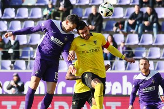 Die Stimmen nach dem Remis des FC Erzgebirge Aue: „Das hatte ich selten in meiner Karriere“ - Marcel Bär trifft mit diesem Kopfball lediglich den Querbalken. Es ist sein dritter Aluminiumtreffer im dritten Spiel in Serie. Dem Torjäger und seinen Teamkollegen fehlt momentan das nötige Glück.