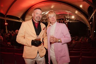 Die Superfans des Naturtheaters: Paar aus Bad Elster bei fast allen Shows dabei - Sandra und Andreas Baldszus aus Bad Elster sind große Fans des Naturtheaters in Bad Elster. Sie haben fast alle Veranstaltungen in diesen Sommer besucht.