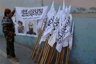 Die Taliban und der IS - zwei verfeindete Lager - Parolen und Fahnen der Taliban bestimmen das Kabuler Stadtbild, aber nach ihrem Sieg in Afghanistan konkurrieren die neuen Herrscher mit dem "Islamischen Staat" um die Macht, Einfluss und die Deutungshoheit.