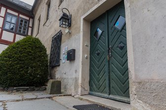 Die Tür bleibt drin: Herrenhaus in Rodewisch vor Umbau - Die stabile Eingangstür kennen Generationen von Rodewischern und Museumsbesuchern. Sie bleibt.
