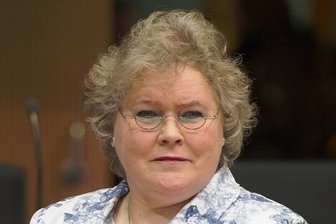 Die Vaterlandslose - Diese Frau setzt sich ein für das Heimatland.