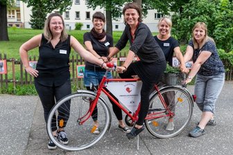 Die Vermittlerinnen - Rebecca Reinhardt (von links), Bianca Mai, Melanie Wallukat-Samtleben, Claudia Lau und Anja Nitzsche-Frühauf vermitteln von Rochlitz aus Freiwillige an Einrichtungen in ganz Sachsen.
