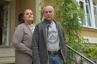 „Die Vögel waren einfach ausgeflogen“: Vermieter im Vogtland werden Opfer von Zechprellern - Wollen andere warnen: Peter Kostek und seine Frau Renate Seifert-Lytschkowski betreiben die Ferienwohnung "Haus Beuth" in Bad Elster. Jetzt wurden sie von Zechprellern heimgesucht.