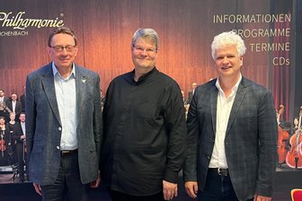 Die Vogtland-Philharmonie Greiz/Reichenbach hat einen neuen Chefdirigenten - Florian Ludwig (Mitte) ist der neue Chefdirigent der Vogtland-Philharmonie Greiz/Reichenbach.