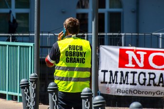 Die Wacht an der Oder: Warum es Bürgerwehren an der polnischen Grenze gibt - Ein Mann von der Bürgerwehr „Grenzschutzbewegung“ (Ruch Obrony Granic) an der deutsch-polnischen Grenze.