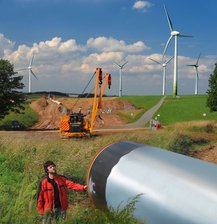 Die Windmühlen-Ritter von Pfaffroda - 
              <p class="artikelinhalt">Größtes in Kauf genommenes Konfliktpotenzial: Die Opal-Erdgas-Leitung soll den Windpark Pfaffroda durchschneiden. "Windmüller" Dirk Unger kämpft vor höchsten Gerichten dagegen. Wolfgang Thieme</p>
            