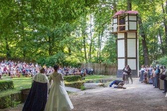 "Die wirtschaftlichen Risiken sind zu groß" - Im Jahr 2019 sahen insgesamt rund 4000 Besucher die "Rapunzel"-Inzenierung auf der Freilichtbühne im Grünfelder Park. Coronabedingt konnte das Laientheater seitdem nicht mehr spielen..