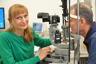 „Die Zeit pro Patient macht den Unterschied“: Augenärztin praktiziert nun im Bankgebäude von Brand-Erbisdorf - Boryana Krasteva ist Augenärztin in Brand-Erbisdorf und ist nun mit ihrer Praxis an der Zuger Straße zu finden.