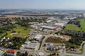 Diebe bauen bei Einbruch in Meerane Unfall – Elektromotorräder und Transporter gestohlen - Im Meeraner Gewerbegebiet haben Einbrecher wertvolle Beute gemacht.