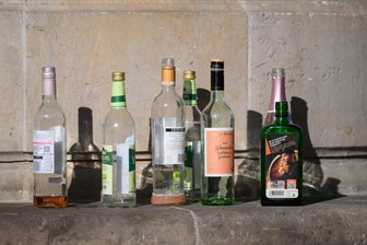 Diebe klauen Alkohol aus Chemnitzer Bar - Flaschen mit Alkohol im Wert von 250 Euro wurden bei einem Einbruch in Chemnitz entwendet.
