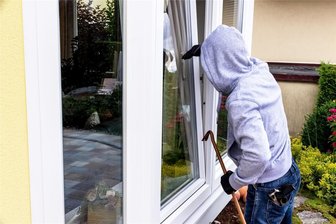 Diebe räumen Werkstatt in Wernitzgrün aus - In Wernitzgrün sind Gebäude einer Werkstatt am Pascherberg Ziel von Einbrechern gewesen. (Symbolbild)