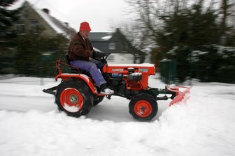 Einen Kleinsttraktor ähnlich wie diesen haben die Diebe in Bad Schlema gestohlen.