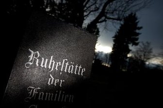 Diebstahl auf Friedhöfen: Unbekannte plündern 33 Gräber -