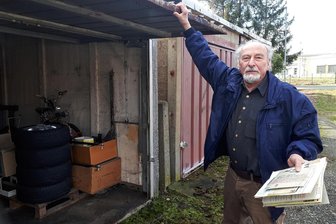 Diebstahl im Werdauer Ortsteil Langenhessen: Moped-Besitzer setzt Belohnung aus - Armin Schuster lagert in seinen Garagen allerlei Dinge. Auch zwei Oldtimer-Mopeds waren dort untergestellt, die von Unbekannten gestohlen wurden. Der Königswalder hat eine Belohnung ausgesetzt.