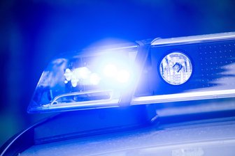 Diebstahl und Unfall in Markersdorf: Polizei sucht nach Mercedes-Sprinter-Dieb - Die Polizei sucht nach einem Autodieb, der einen Mercedes Sprinter gestohlen hat.