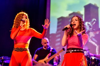 Diese 20 Feste und Veranstaltungen unterstützt Reichenbach in diesem Jahr - Die Band Zio mit den Sängerinnen Hayley Griffith (l.) und Mary Renaud beim Artrock-Festival.
