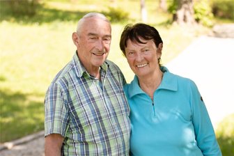 Diese beiden Plauener Naturfreunde sind „Freie Presse“-Wanderer der ersten Stunde - Das Plauener Ehepaar Regina und Bernd Petzold ist seit 1991 Mitglied im Verein der Naturfreunde. Und so lang wandern die beiden auch schon bei den „Freie Presse“-Ausflügen am Himmelfahrtstag mit.