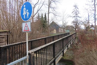 Diese Brücke in Langenhessen wird bald saniert - Die Ischtbrücke im Oberdorf muss erneuert werden. Ein Beschluss dazu wurde am Dienstag gefasst.