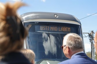 Diese Chemnitzer Bahn fährt nicht nach Usti nad Labem – aber sie heißt jetzt so - Zu Ehren der Partnerstadt: Straßenbahn heißt jetzt „Usti nad Labem“.