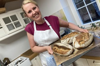 Diese Frau lehrt im Vogtland die Kunst des Brotbackens mit Sauerteig - Saskia Bues gibt seit drei Jahren regelmäßig auch im Vogtland Brotbackkurse. Dabei ist Sauerteig Gerhard der Star.
