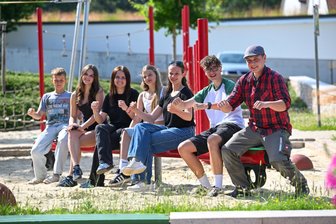 Diese jungen Erzgebirger wollen mitreden: Wie gestaltet der Jugendrat das Leben in Neukirchen um? - Luca, Olivia, Pauline, Svea, Ailina, Phil und Nils (von links) vertreten im Jugendrat die Wünsche der jungen Neukirchener.