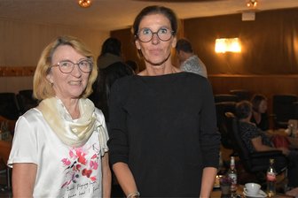 "Diese Kapitel der DDR sind noch viel zu wenig aufgearbeitet" - Filmabend zur Wochenkrippe löst in Markneukirchen Debatte aus - Organisiert von die Veranstaltung von der Frauen Union Vogtland und ihrer Vorsitzenden Mariechen Bang (links), anwesend war die Regisseurin Amina Gusner.