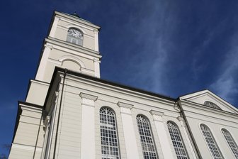 Diese Kirche im Erzgebirge bekommt zum 200. Geburtstag ein besonderes Geschenk - Die Johanniskirche in Lößnitz feiert 200. Geburtstag.