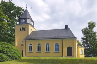 Diese Kirche im Vogtland feiert Hundertjähriges: Demnächst gibt sie ein altes Geheimnis preis - Am äußeren Erscheinungsbild hat sich seit der Weihe vor 100 Jahren nichts verändert.